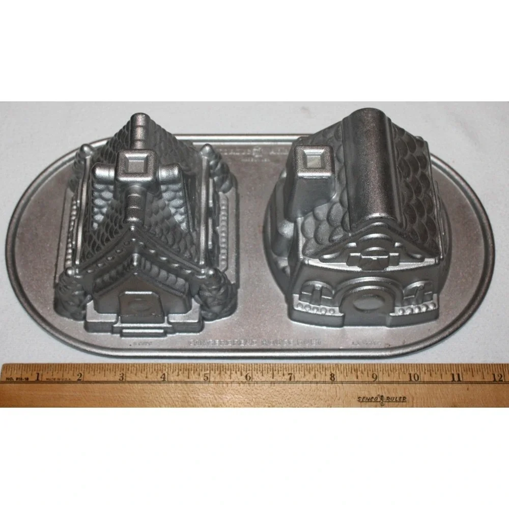 Nordic Ware Gingerbread House Duet bundt molded cake pan 5 cups 1.2 liters USA